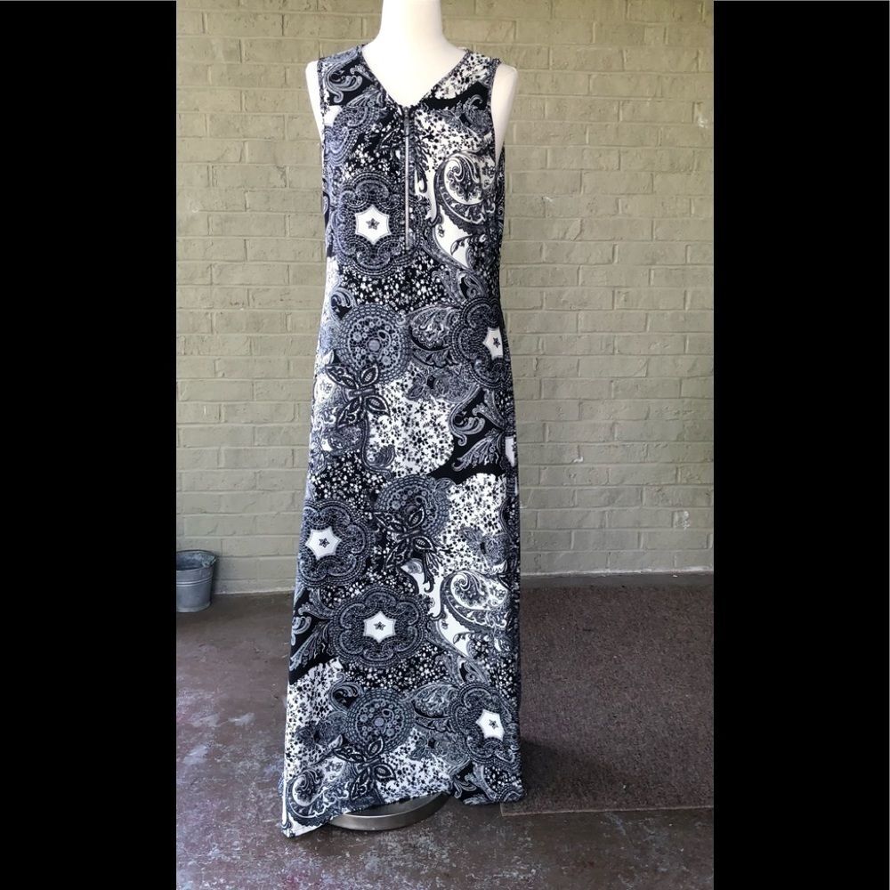 Vasna Black & White Paisley Maxi Dress | Approx. Size Medium (D141.2)